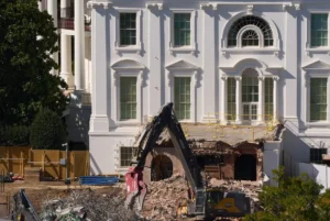 Lee más sobre el artículo «El Ala Este de la Casa Blanca ya no existe.» Tormenta sobre Trump