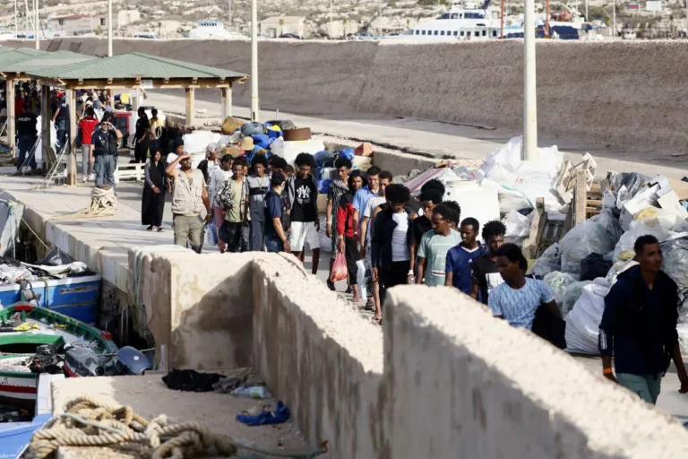 Lee más sobre el artículo Un cohete bélico en un barco de migrantes: el misterio en torno a Lampedusa